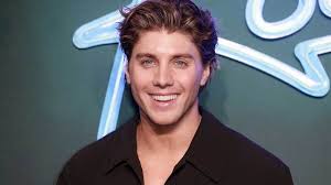 Adele Parks signs film deal with Netflix series producers