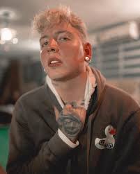 Tira pose me dijo @genesiscastillo