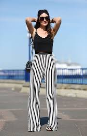 Calça Estampada Preta E Branca Como Usar Como Usar Uma Calca Listrada Gabi May Ideias Fashion Moda Parecer Mais Magra