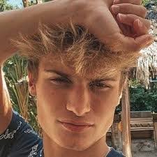 Conner Lee's Instagram, Twitter & Facebook