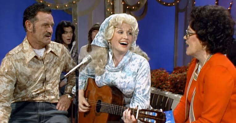 Hear Both Of Dolly Parton's Parents Sing With Her In Rare On-Camera Performance