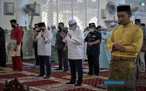 Masjid agung al hidayah juga kerap dikenal sebagai masjid barokah. Bernama Umno Diharap Kaji Semula Keputusan Azmin