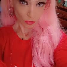 Jennifer Laver's Instagram, Twitter & Facebook