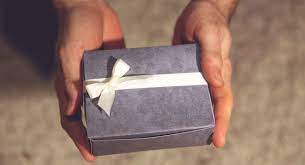 In 3 schritten eine einfache geschenkbox mit deckel falten! Rechteckige Schachtel Basteln Als Hubsche Geschenkbox Anleitung