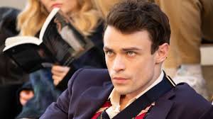 RAMAI PEMINAT MEMBANDINGKAN WATAK SAYA DENGAN CHUCK BASS.”