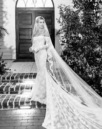 But on sunday, april 5, moore brought out the big guns—emotionally speaking—when she sang only hope from her famous teen tearjerker, a walk to remember. Celebrity Wedding Gowns Stylebistro