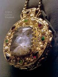 RÃ©sultat de recherche d'images pour "Talisman de Charlemagne IXe siÃ¨cle"
