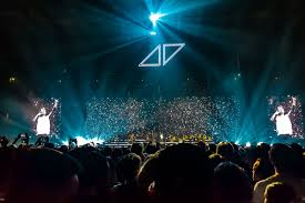 사실 보컬부분은 smoky robinson and the miracles의 the tracks of my tears의 보컬 파트를 그대로 차용한 것이다. Stockholm S Ericsson Arena Officially Renamed Avicii Arena