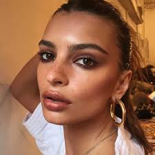 Hailey baldwin gold hoops best sale