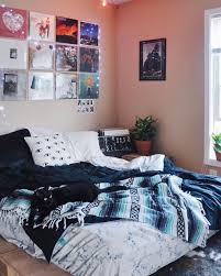 Urban bedroom style!😍 tag a friend to share some bedroom inspiration👇 check out our urban outfitters bedroom inspired ideas! 27 Comfy Wonderful Urban Outfitters Bedroom Ideas For Inspiration Urban Outfitters Bedroom Comfy Bedroom Bedroom Design Inspiration
