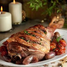 Rellena la pierna de cordero y después átala con hilo de cocina o sujétala con una malla para carnes que puedes encontrar en tiendas de utensilios de. Recetas De Pierna De Cordero Al Horno 10 Recetas