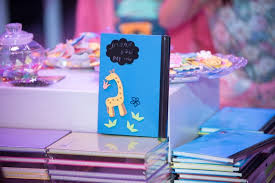 ״היה מיתון, בוטל הממשל הצבאי, מרטין לותר קינג נרצח, פרצה מלחמה, ויכוחים על השטחים — והדוד אורי שתק.״. ×¤×•×¨×™× ×¢× ×›×•×›×'×™× Imagine