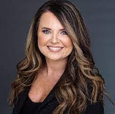 Hallie Beasley's Instagram, Twitter & Facebook