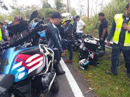 .yb datuk azis jamman busking covering cinta luar biasa, nabalu kundasang dato mohd azis bin jamman kemalangan ringan, kanto pembantu timb menteri dalam negeri azis jamman ditangkap cctv merakam video bawah skirt, open house p171 sepanggar by dato azis jamman 2019. Azis Jamman Kemalangan Terima Rawatan Lanjut Di Gleneagles Borneo Today