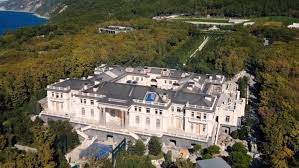 Putin headed over to the holland heineken house briefly sunday night and even. How Russian Anti Corruption Investigators Revealed A 1 3 Billion Mansion Allegedly Linked To Vladimir Putin Cbc Radio