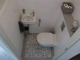 25 beste ideeen over toilet verbouwing op pinterest bad met portugese tegels badkamer voor ver badkamer inrichting badkamer onder de trap toilet verbouwing