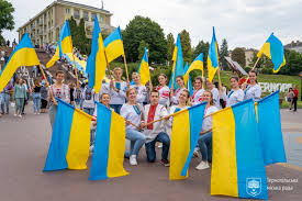 День державного прапора україни встановлений указом леоніда кучми про день державного прапора україни від 23 серпня 2004 року. Ihftxlpxq27gtm