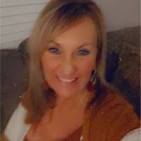 Lisa Lapiana's Instagram, Twitter & Facebook