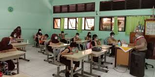 Check spelling or type a new query. Siswa Begini Cara Menata Meja Kursi Kelas Saat Belajar Tatap Muka Halaman All Kompas Com