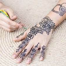20 corak paling cantik henna putih ni nampak lebih simple dan tidak keterlaluan corak. Cara Membuat Gambar Henna Di Tangan Yang Mudah Dan Sederhana Hot Liputan6 Com