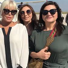 ajda pekkan ve sibel can mehmetcik e moral icin afrin de kizlar canta