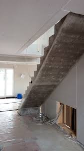 Die treppe hinaufgehen, hinuntergehen, hinabgehen. Ralf Steinhausen Stahlbetontreppen Die Vergessene Treppe Im Fertighaus