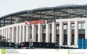 Ein fußballverein, fußballklub oder fußballclub ist ein sportverein, der vereinsmannschaften für den fußballsport aufstellt. Turkische Fussballverein Besiktas S Neue Stadion Vodafone Arena Redaktionelles Stockfotografie Bild Von Fassade Spiel 106217827