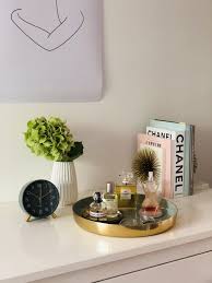 Rundes Deko Tablett Clara In Gold Grun Westwingnow Deko Tablett Deko Goldene Deko