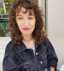 Jasmine Holt's Instagram, Twitter & Facebook