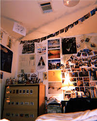 Hippie bedroom decor hippy bedroom dope rooms chambre indie grunge bedroom edgy bedroom retro bedrooms hangout room chill room. Pin By Lshmah On Wilted Yards Retro Room Retro Bedrooms Grunge Bedroom