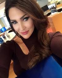 Shari Barnes's Instagram, Twitter & Facebook