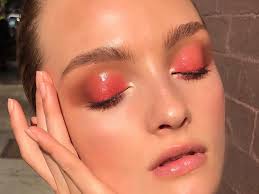You'll highlight, contour and leave 'em wanting more. A Makeup Artist Shares How To Foil Eyeshadow