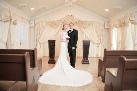 Las Vegas Weddings Wedding In Vegas Chapel Of The Flowers Vintage Wedding Venues Las Vegas Weddings Vegas Wedding
