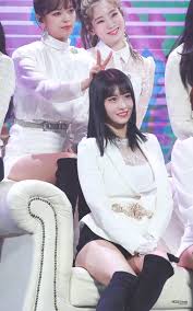 Jeongyeon couldn't seem to focus on anything besides nayeon and momo during the filming of twice's latest music video i can't stop me. 190105 Jeongyeon Dahyun Momo Twice