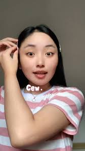 Dulu pas zaman sekolah ga ada tuh makeup yang model begini, kalau ada kan  enak dibawanya wkwk #anakdesa #makeupsimple #foryoupage . .  @officialbeautycharm