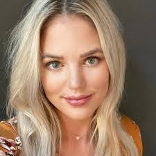 Annamarie Harding's Instagram, Twitter & Facebook