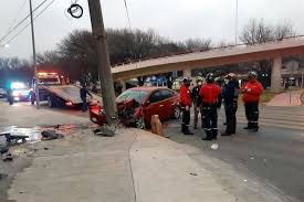 El accidente ocurrió en la avenida circunvalación de san pedro de macoris, mientras que ambos fueron curados y despachos. Se Impacta Pareja Contra Poste En San Pedro