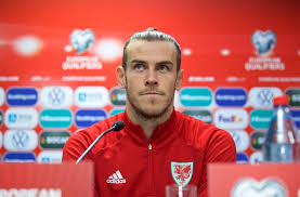 Footballer for tottenham hotspur and wales. Wegen Baby Pic Gareth Bale Ist Sauer Auf Schwiegervater Promiflash De