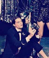 Notti magiche è il racconto della loro avventura trepidante nello splendore e nelle miserie dell'ultima stagione gloriosa del cinema italiano. Notti Magiche Vanity Fair Italia