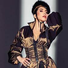 She later went through various court processes due to the disagreements she had with the production company avrupa müzik and ended her contract with the company. Hande Yener Youtube Stats Channel Statistics Analytics