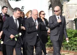 Γιωργοσ κατσαροσ,,καθε λιμανι και καημος,κ α. Syntetrimmenos O Giwrgos Katsaros Sthn Khdeia Ths Gynaikas Toy