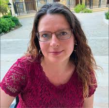 Lina Rafn er som jeg selv fra 2730 Herlev og sagde derfor ja til en diskret  tur rundt i byen 😂 Riising Late Night i aften kl 22 på Kanal 5 & D-play