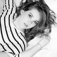 Larissa Roman (xmissroman)