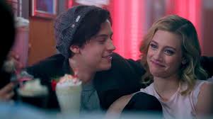Ли́ли пóлин ре́йнхарт — американская актриса. Betty Cooper And Jughead Jones Will Have Some Relationship Issues In Riverdale Season 4