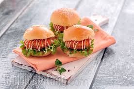 Belah roti burger menjadi dua bagian. Cara Buat Burger Ayam Crispy Resep Cara Membuat Daging Burger Sehat Resep Hamburger Resep Resep Burger
