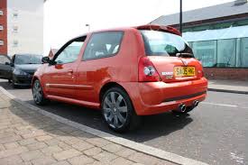 Le trou est situé au centre en bas du moteur, parfaitement rond. Renault Clio Ii Sport Phase 2 Photo Renault Gallery 1399 Views Autoviva Com