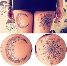 Black and white sunflower tattoos, realistic and small sunflower tattoo ideas with meanings for on your shoulder, thigh, foot, sleeves or arm. Vek 4jgixgin6m