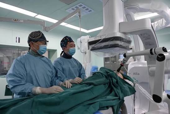 In a world first, a Chinese medical team performed an #AI-powered,  ultrasound #robot-guided transcatheter closure procedure for congenital  heart disease on a 48-year-old man on Saturday. During the p