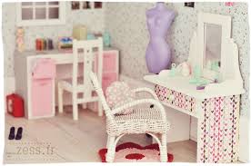 Maison De Poupees La Chambre Zess Fr Lifestyle Deco Diy Crochet Designer Maison De Poupee Meubles Maison De Poupee Maison Barbie