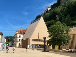 Landtagsgebäude und regierungsgebäude in vaduz (foto: Liechtensteiner Landtagswahlen 2021 Live Im Landeskanal Gsi News